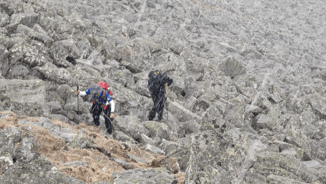 难！资深驴友讲述鳌太线千元罚款当“门票”pg电子模拟器电脑版穿越“小鳌太”3人遇(图3)